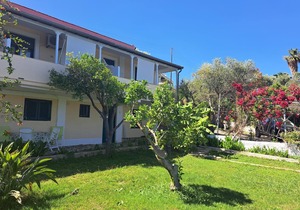 Holiday apartment above the beautiful Peroulia beach, wifi | Messenia, Peloponne