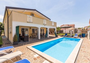 Holiday apartment Buje for 1 - 8 persons with 3 bedrooms - Holiday apartment