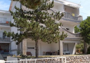 Holiday apartment with balcony and sea view 150 m from the beach