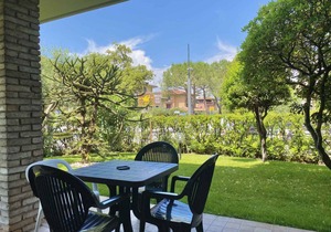 Holiday apartment 200 m to the beach