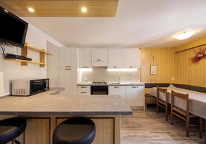 Holiday Apartment Primavera 3 with Mountain View, Wi-Fi & Garden