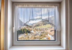 Holiday Apartment Primavera 3 with Mountain View, Wi-Fi & Garden
