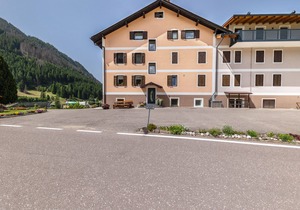 Holiday Apartment Primavera 3 with Mountain View, Wi-Fi & Garden
