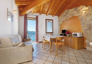 Holiday Apartment 'Rustico Spagnol 2' with Lake View, Pool & Wi-Fi