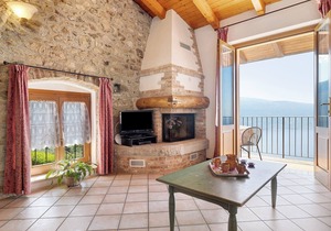 Holiday Apartment 'Rustico Spagnol 4' with Lake View, Pool & Wi-Fi