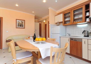 Holiday apartment with terrace and air conditioning