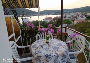 Holiday apartment with sea view 60 m from the beach