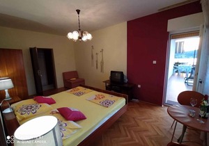 Holiday apartment with sea view 60 m from the beach