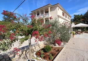 Holiday apartment with air conditioning and terrace with sea view
