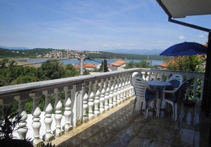 Holiday apartment with air conditioning and terrace with sea view