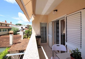 Holiday apartment with balcony, air conditioning and wifi