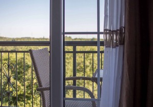 Holiday apartment with communal pool and air conditioning
