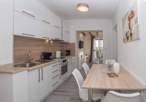 Holiday apartment with communal pool and air conditioning