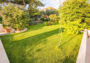 Holiday apartment with pool and 80 m to the beach