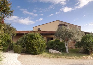 Holiday apartment with pool and air conditioning