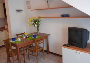 Holiday apartment with private garden in a convenient location to the lake