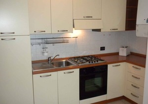 Holiday apartment with private garden in a convenient location to the lake