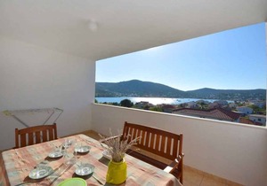 Holiday apartment with sea view