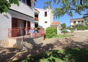 Holiday apartment with terrace and air conditioning