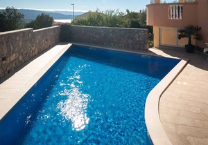 Holiday apartment with use of pool