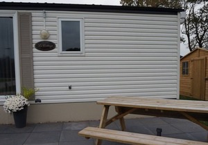 Holiday chalet near the canals of Giethoorn (Dutch Venice) and National Park Weerribben - Wieden, beautiful nature and many animals such as the otter, kingfisher, roe deer, fox, buzzard, hawk and many others. Particularly loved by walkers, cyclists, bi...