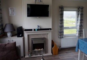 Holiday chalet near the canals of Giethoorn (Dutch Venice) and National Park Weerribben - Wieden, beautiful nature and many animals such as the otter, kingfisher, roe deer, fox, buzzard, hawk and many others. Particularly loved by walkers, cyclists, bi...