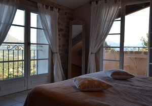 Holiday home for 5 in charming private hamlet with panoramic views and pool