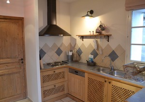 Holiday home for 5 in charming private hamlet with panoramic views and pool