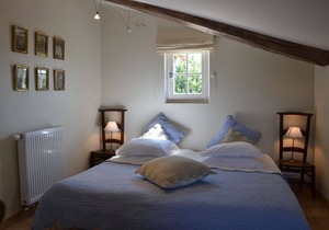 Holiday home for 5 in private hamlet with panoramic views and pool