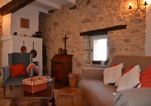 Holiday home for 5 in private hamlet with panoramic views and pool