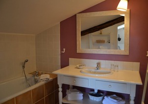 Holiday home for 5 in private hamlet with panoramic views and pool