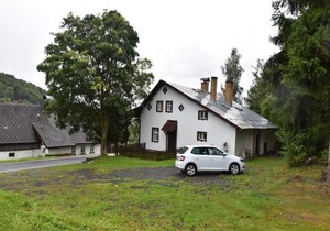 Holiday home in a quiet authentic mountain village with a view of the surrounding hills