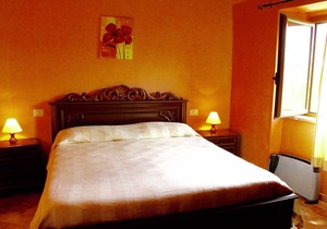 Holiday home in Canossa with Swimming Pool, Garden, Barbecue