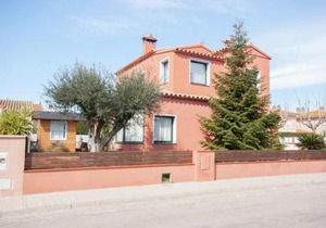 Holiday Home in St Pere Pescador near Beach