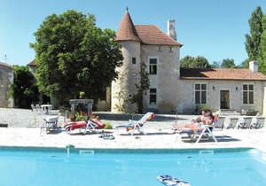 Holiday Home in Thurageau with Private Pool