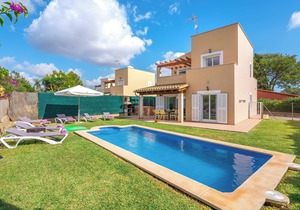 Holiday Home "Son Ganxo I" with Pool, Terrace & Wi-Fi