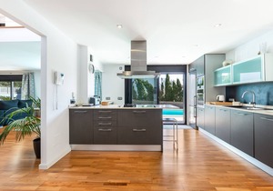 Holiday Home 'Villa La Primera' with Shared Pool & Wi-Fi