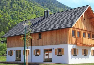 Holiday home with indoor pool, spa, children's playground and a private sauna in the holiday village