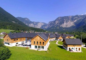 Holiday home with indoor pool, spa, children's playground and a private sauna in the holiday village