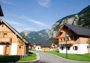 Holiday home with indoor pool, spa, children's playground and a private sauna in the holiday village