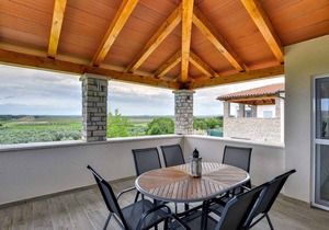Holiday home with pool and air conditioning