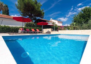 Holiday home with pool and fenced garden