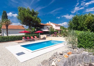 Holiday home with pool and fenced garden