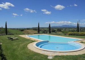 Holiday home with pool in Stabbia