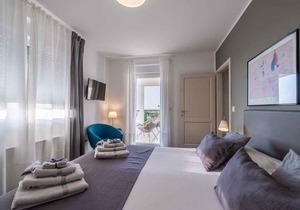 Holiday home with pool and air conditioning
