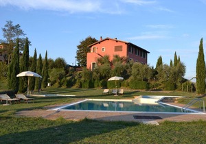 Holiday home with pool and jacuzzi