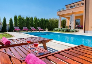 Holiday house Krnica for 1 - 7 persons with 3 bedrooms - Holiday home