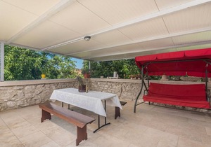 Holiday House Lidia i Rina with pool
