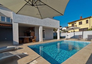 Holiday house Pula for 1 - 8 persons with 3 bedrooms - Holiday house