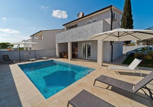 Holiday house Pula for 1 - 8 persons with 3 bedrooms - Holiday house